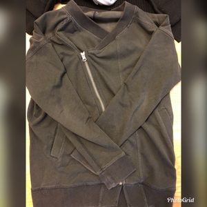 Lululemon Mula Bundle Wrap size 6